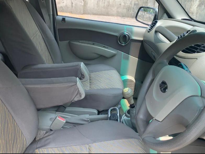 Mahindra Quanto C6 2012