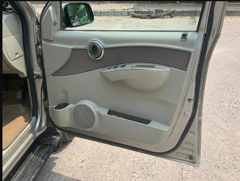 Mahindra Quanto C6 2012