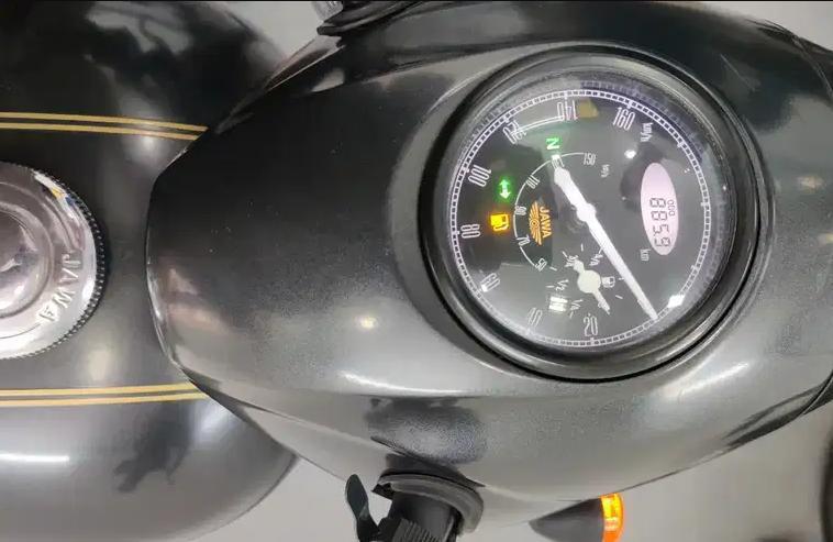 Jawa Perak 330cc 2021