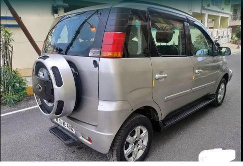 Mahindra Quanto C8 2013