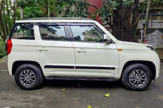 Mahindra TUV300 T10 2018
