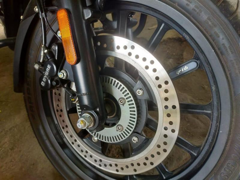 Yezdi Roadster Dark Smoke Grey 2022