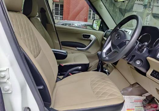 Mahindra TUV300 T10 2018