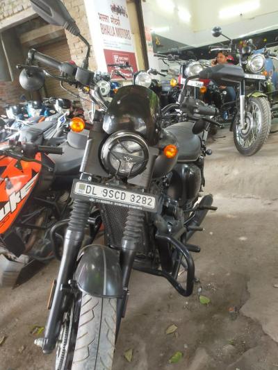 Yezdi Roadster Dark Smoke Grey 2022