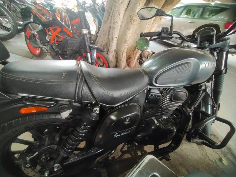 Yezdi Roadster Dark Smoke Grey 2022