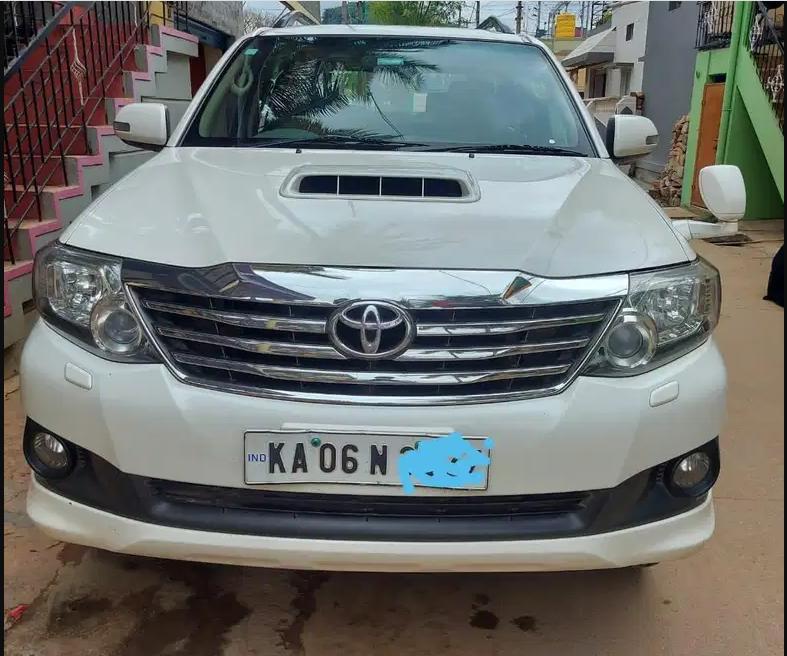 Toyota Fortuner 3.0 4X4 MT 2012