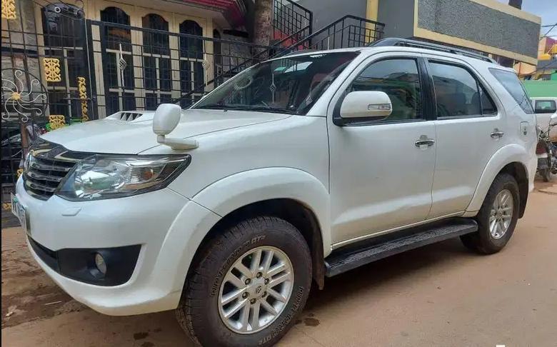 Toyota Fortuner 3.0 4X4 MT 2012