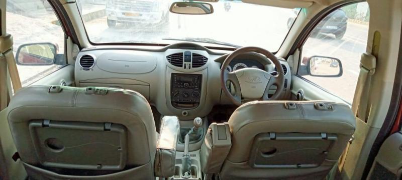 Mahindra Quanto C8 2012