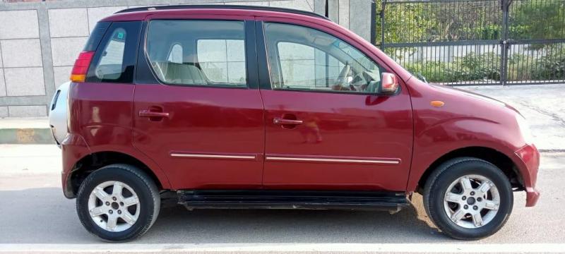 Mahindra Quanto C8 2012