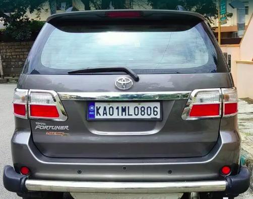 Toyota Fortuner 3.0 4X4 MT 2011