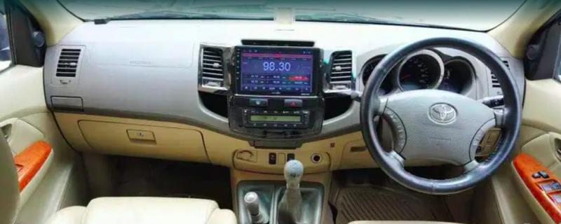 Toyota Fortuner 3.0 4X4 MT 2011