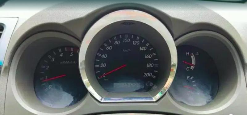 Toyota Fortuner 3.0 4X4 MT 2011