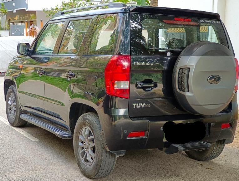 Mahindra TUV300 T10 2018