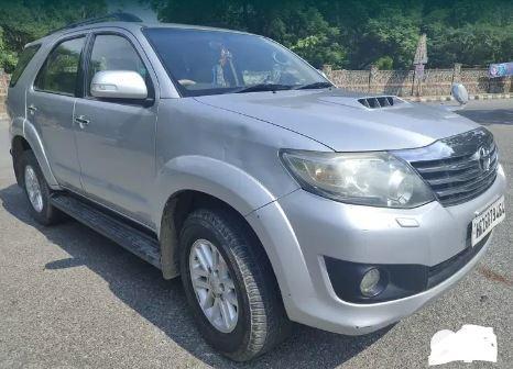 Toyota Fortuner 2.5 4x2 MT TRD Sportivo 2012