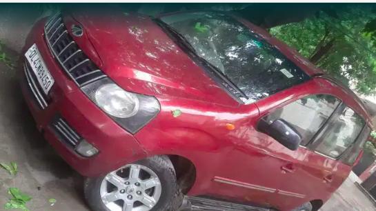 Mahindra Quanto C8 2013