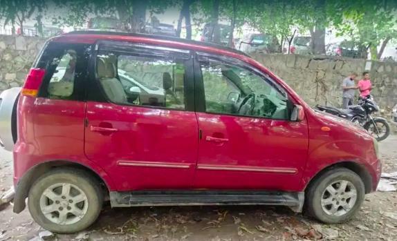 Mahindra Quanto C8 2012