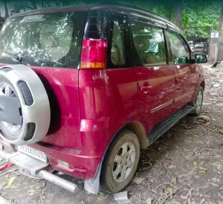 Mahindra Quanto C8 2012