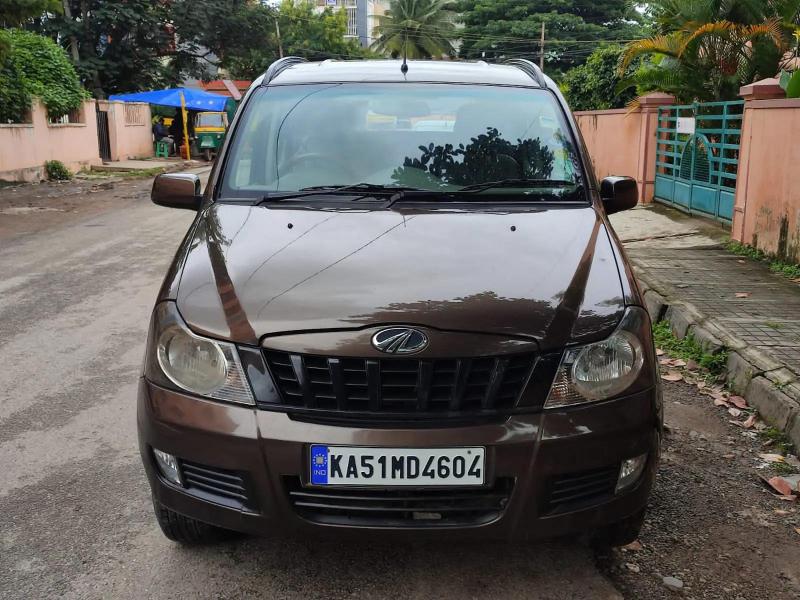 Mahindra Quanto C8 2012