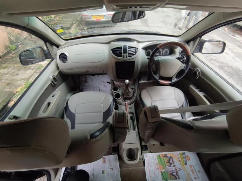 Mahindra Quanto C8 2012