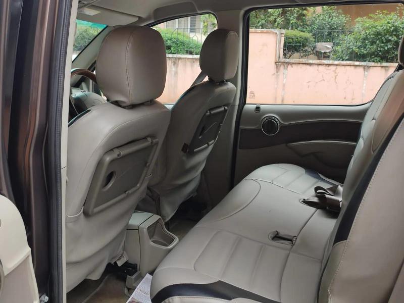 Mahindra Quanto C8 2012