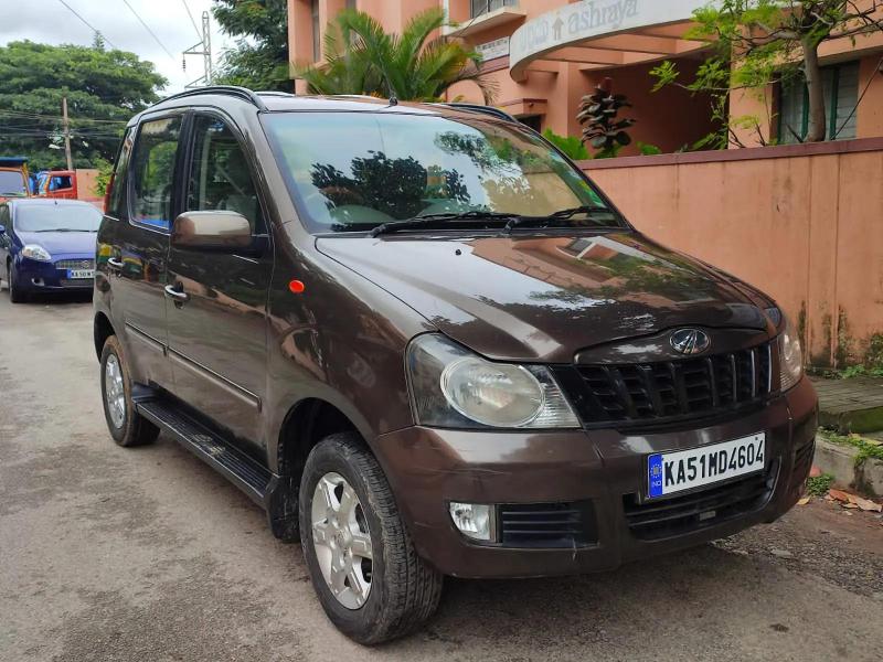 Mahindra Quanto C8 2012