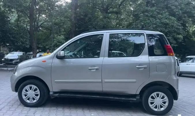 Mahindra Quanto C6 2012