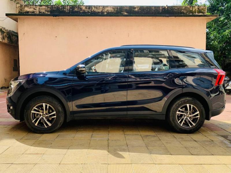 Mahindra XUV700 AX 5 Petrol MT 7 STR 2022