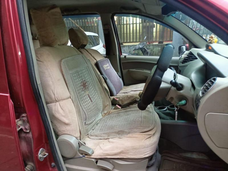 Mahindra Quanto C6 2012