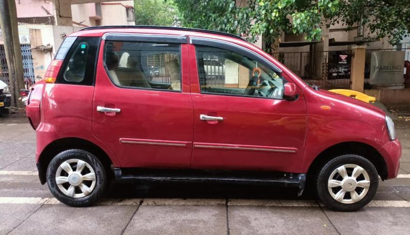 Mahindra Quanto C6 2012