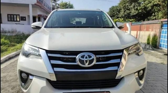 Toyota Fortuner 2.8 4x4 AT 2018