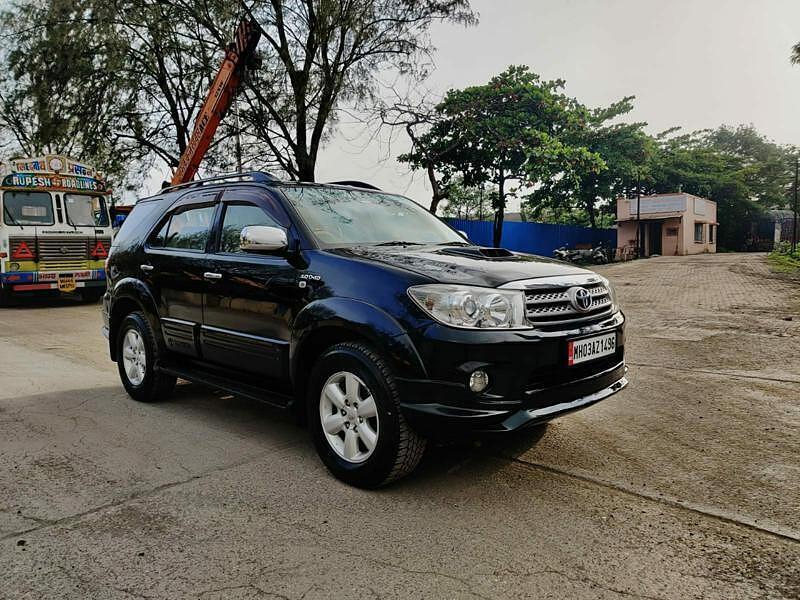 Toyota Fortuner 3.0 4x2 MT 2011