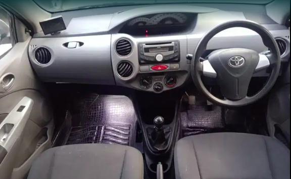 Toyota Etios V 2011