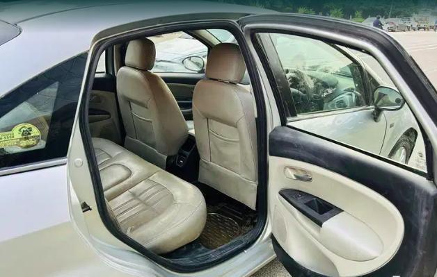 Fiat Linea Emotion 1.3 2015