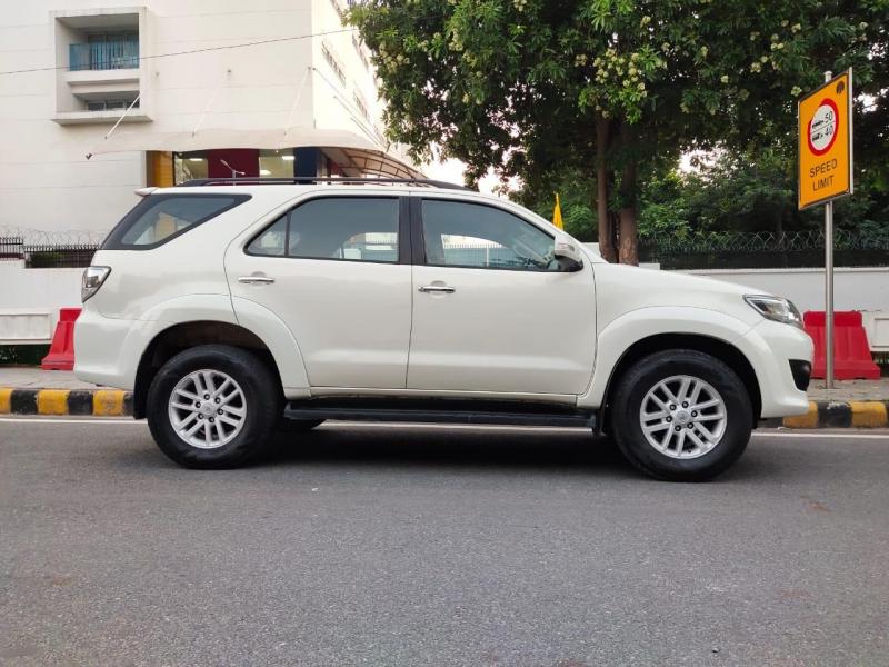 Toyota Fortuner 2.8 4x2 MT 2013