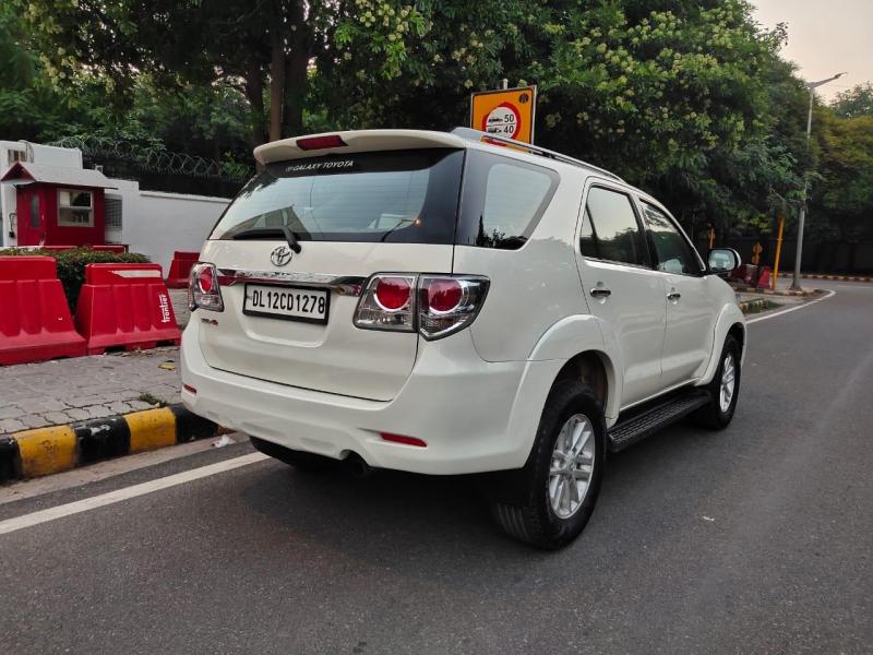 Toyota Fortuner 2.8 4x2 MT 2013