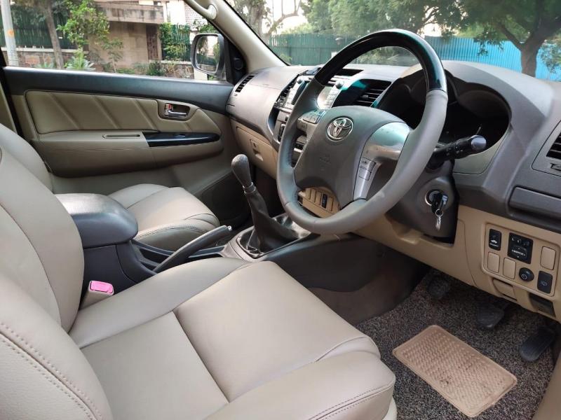 Toyota Fortuner 2.8 4x2 MT 2013