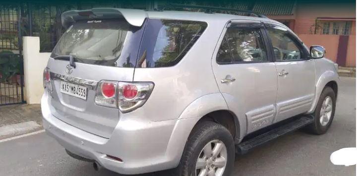 Toyota Fortuner 3.0 4X4 MT 2011