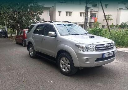 Toyota Fortuner 3.0 4X4 MT 2011