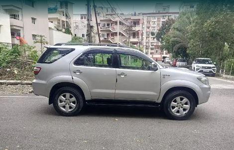 Toyota Fortuner 3.0 4X4 MT 2011
