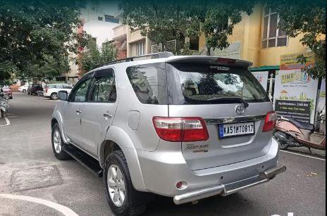 Toyota Fortuner 3.0 4X4 MT 2011