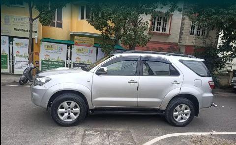 Toyota Fortuner 3.0 4X4 MT 2011