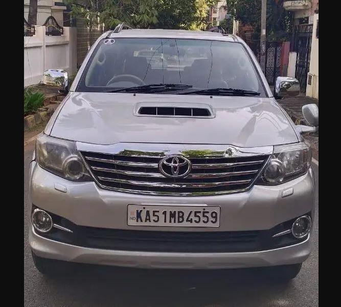 Toyota Fortuner 3.0 4X4 MT 2011