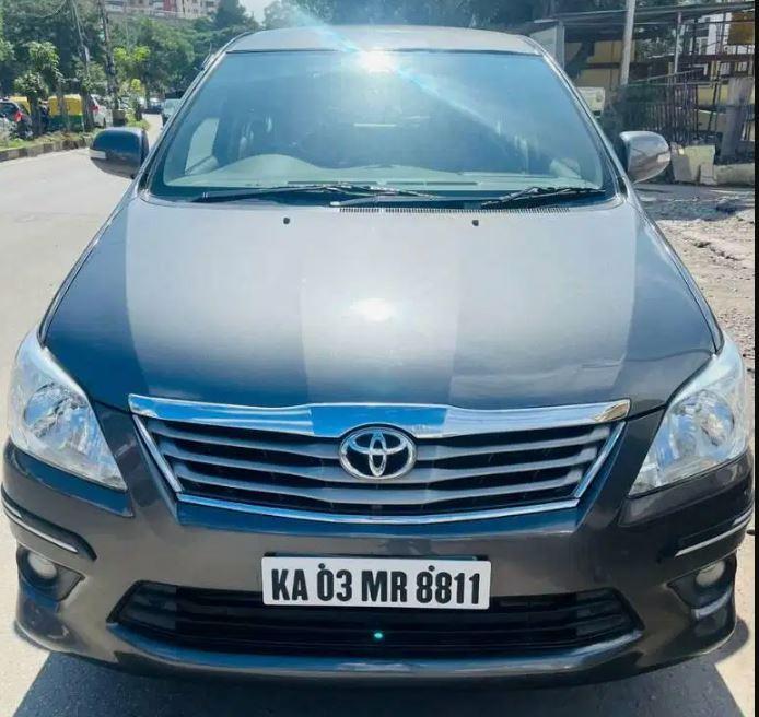 2012 Toyota Innova 2.5 V E4 7 STR