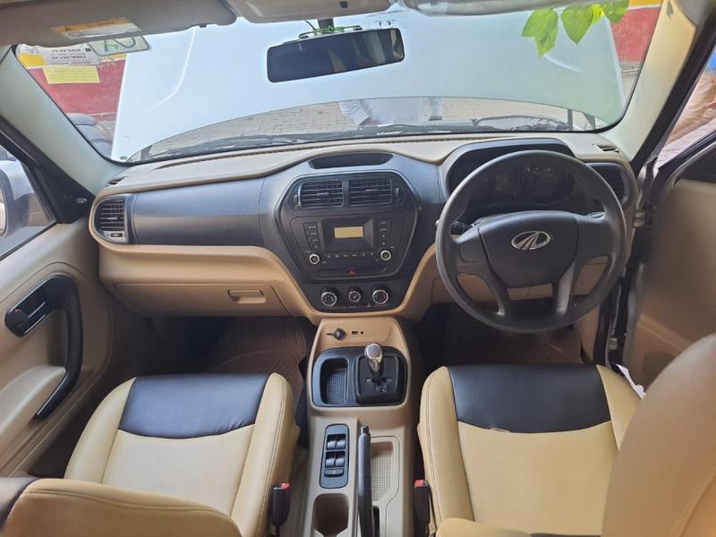 Mahindra TUV300 T6 Plus 2016