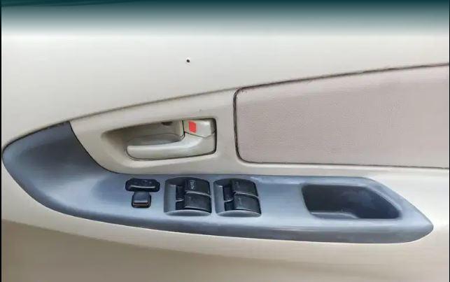 Toyota Innova 2.5 GX 8 STR BS IV 2014