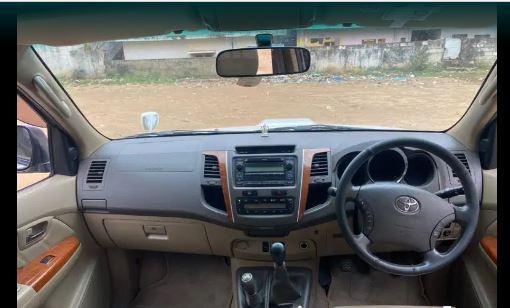 Toyota Fortuner 3.0 4X4 MT 2010