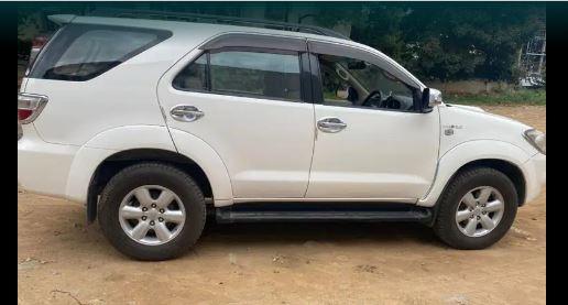 Toyota Fortuner 3.0 4X4 MT 2010