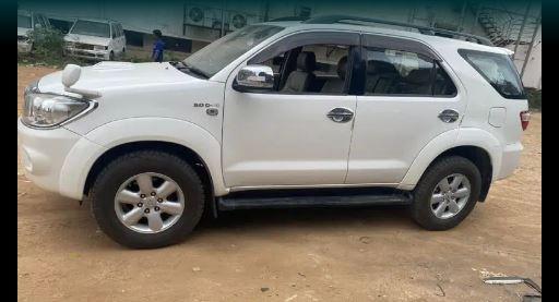 Toyota Fortuner 3.0 4X4 MT 2010