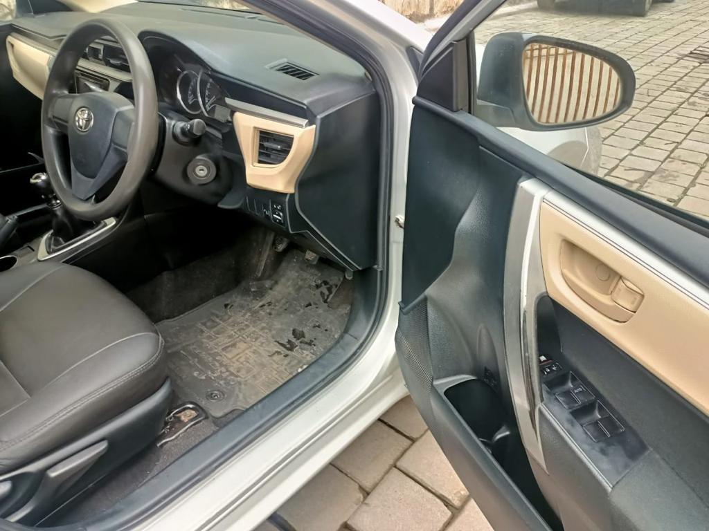 Toyota Corolla Altis 1.8 J 2015