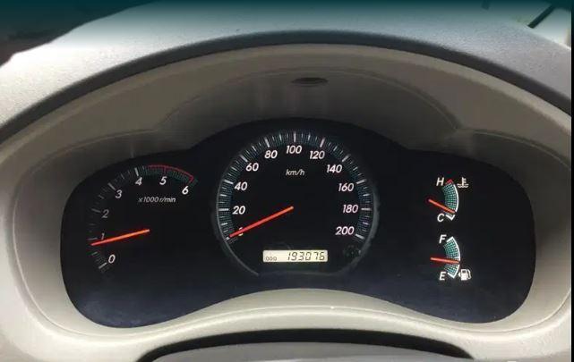 Toyota Innova 2.5 GX 7 STR BS III 2012